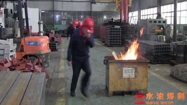 火警警鈴發(fā)出，拉響滅火救援演練序幕