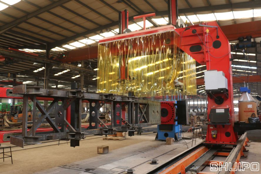 車架焊接機(jī)器人.JPG 車架焊接機(jī)器人.JPG