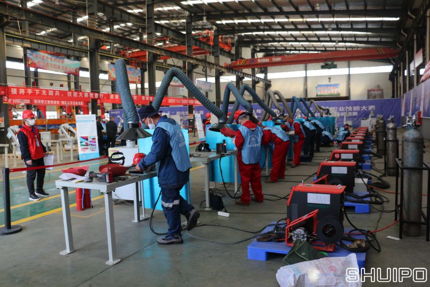 3.手工焊比賽現(xiàn)場(chǎng).JPG 3.手工焊比賽現(xiàn)場(chǎng).JPG