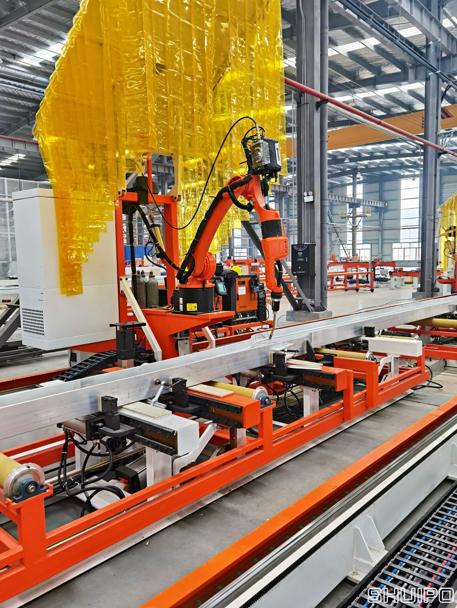 1鋁合金大梁焊接機(jī)器人 1鋁合金大梁焊接機(jī)器人